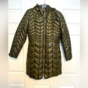Olive green gorgeous never worn long quilted puffer down
With “wind proof”